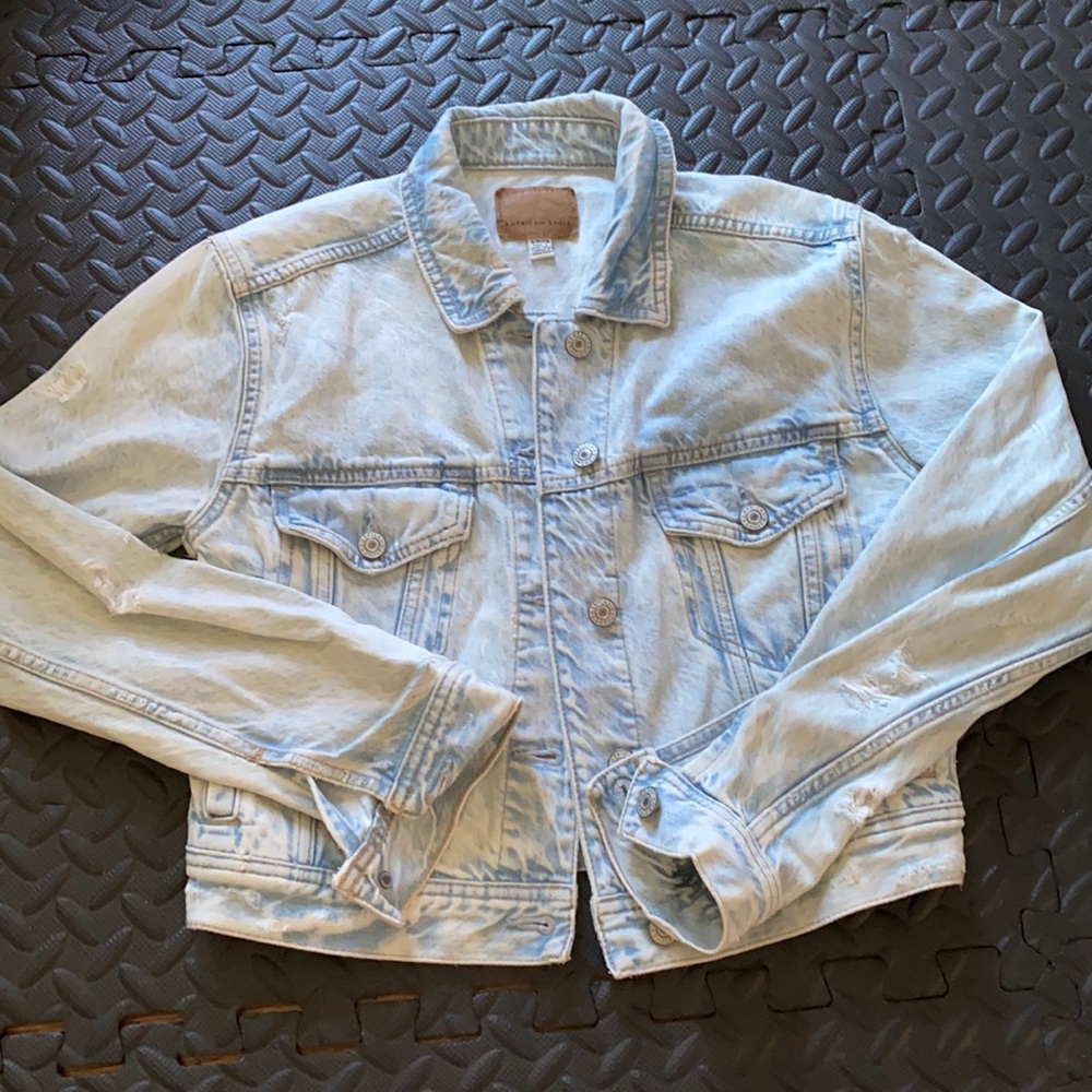 Light Wash Cropped American Eagle Jean Jacket